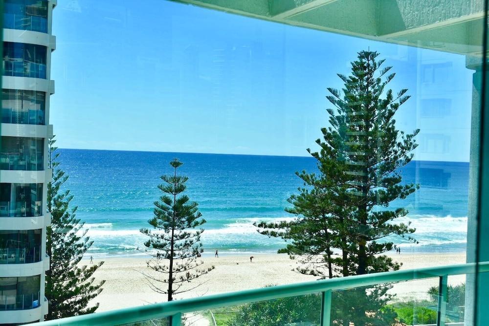 Emerald Sands Holiday Apartments Surfers Paradise Buitenkant foto