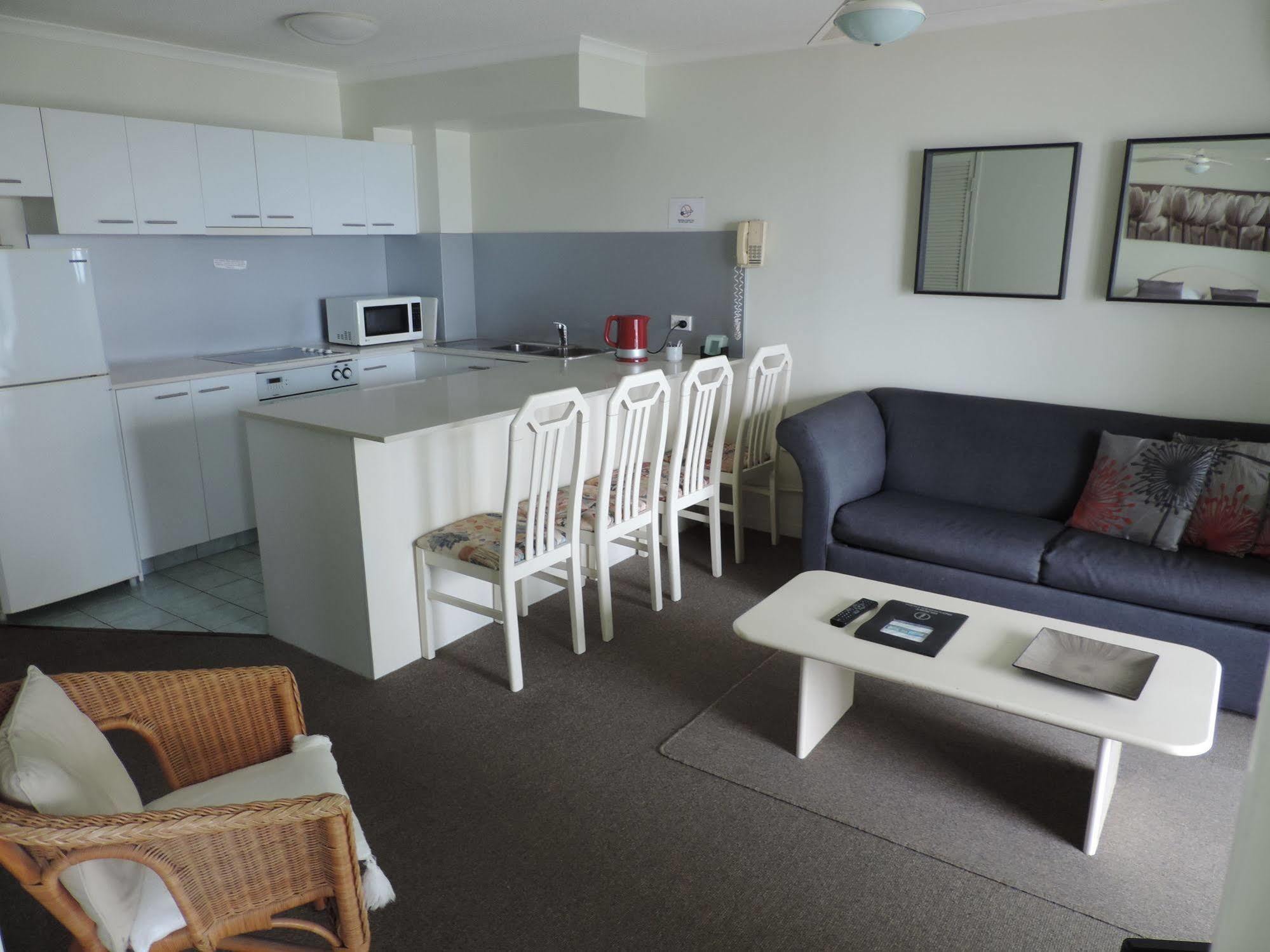 Emerald Sands Holiday Apartments Surfers Paradise Buitenkant foto
