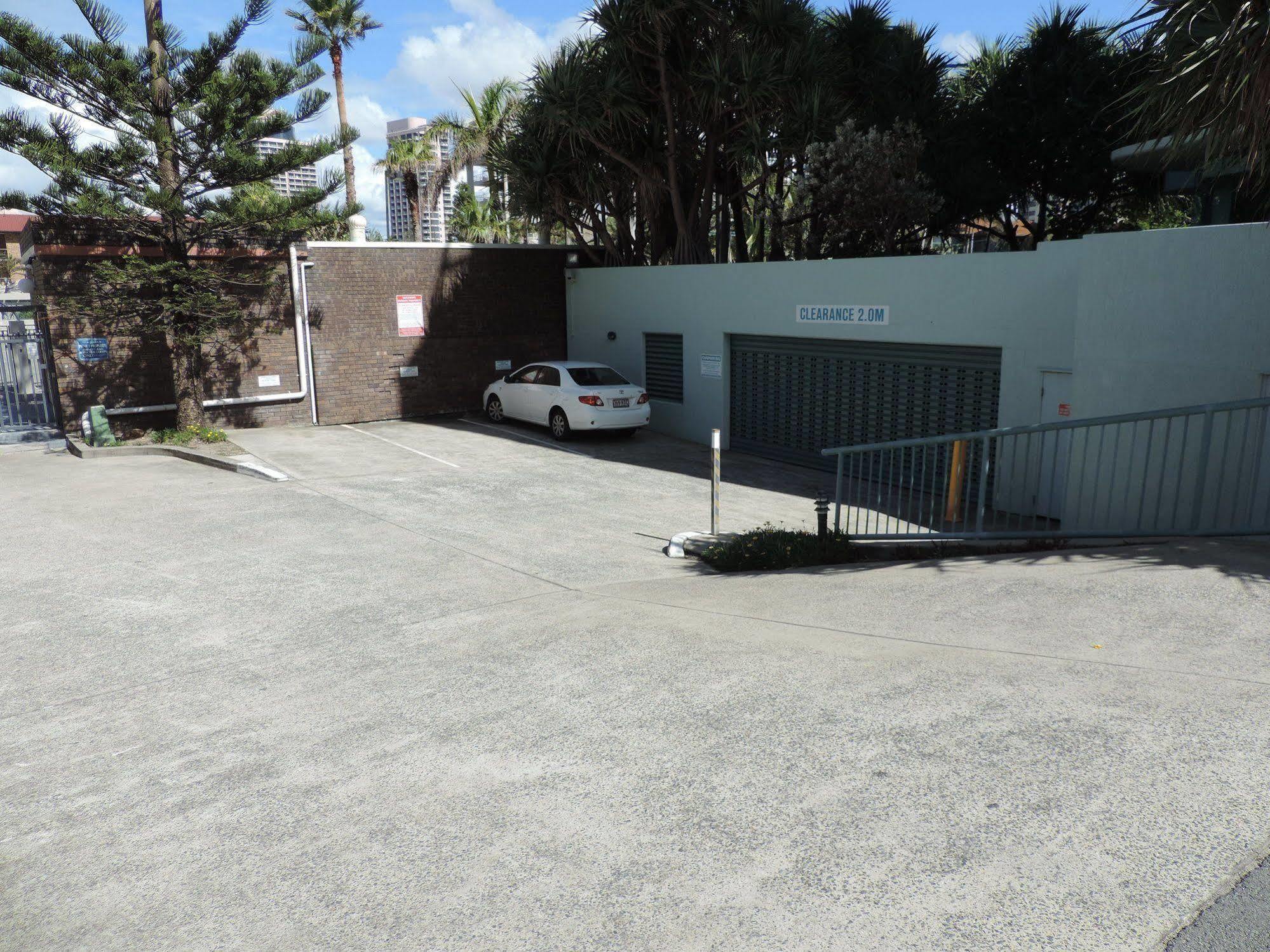 Emerald Sands Holiday Apartments Surfers Paradise Buitenkant foto